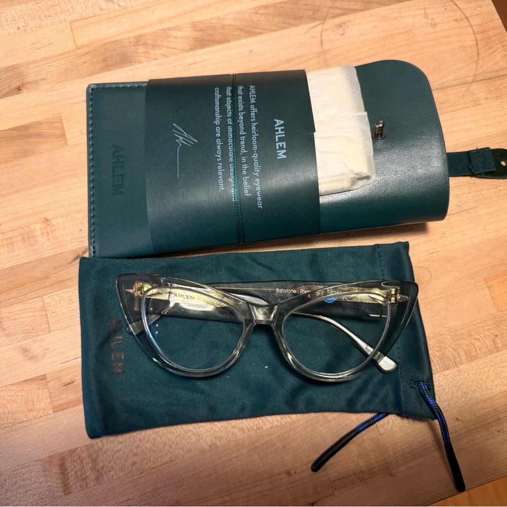 Ahlem Babylone Cat Eye glasses in color Thymelight - Picture 8 of 8